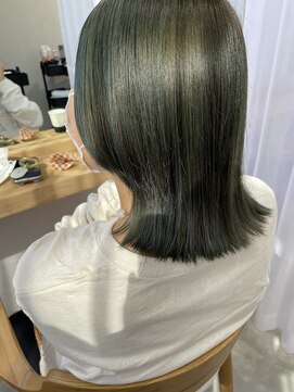 リュンヌ(Lune) ロブヘア×オリーブカラー