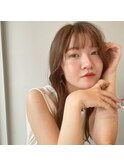 艶髪ベージュ、顔まわりレイヤーカット