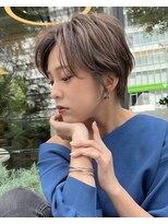 イヴォークトーキョーオーサカ(EVOKE TOKYO osaka)&nbsp;20代30代 ハイライト ショートヘア カット 耳かけ おしゃれ