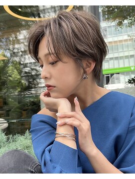 イヴォークトーキョーオーサカ(EVOKE TOKYO osaka) 20代30代 ハイライト ショートヘア カット 耳かけ おしゃれ