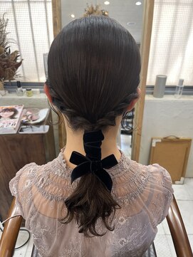 チャルム (Charom) タイト×ふわふわローポニーヘア