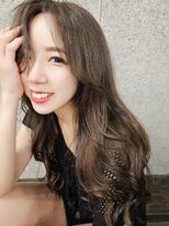 テラ(terra)&nbsp;華やかレイヤースタイル