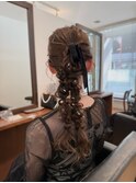 揺れて可愛いツインポニー編みおろしヘアアレンジ