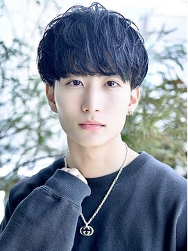 ジーナ 天神(Zina) 黒髪マッシュ