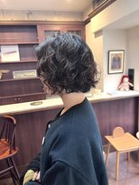レイジーアワーズ(Lazy Hours)&nbsp;ウェット質感のカーリーボブ