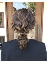 ニコ(25-niko-)&nbsp;ヘアアレンジ～編みおろし～　西田