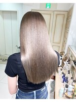 ロッタクッチ 表参道 青山(LOTTA CUCCI) 髪質改善艶髪シルバーロング