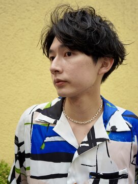 キュー(Cue_) ツーブロックアップバングマッシュツイストスパイラルパーマ