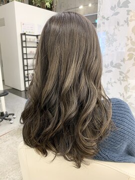 パシフィックダズールバトン(Pacific Dazzle baton) シフォングレージュ