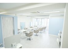 シャルメ 池袋(CHARMER)の雰囲気（綺麗でおしゃれな空間♪ヘアセットやメイクブースもあります◎）