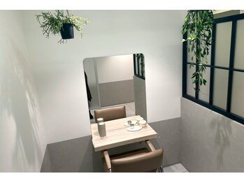 レブリス 池袋(REBLISS)の写真/池袋駅から徒歩5分♪最上級髪質改善×ヘッドスパの人気サロンが初登場！耳ツボメニューも大好評です☆