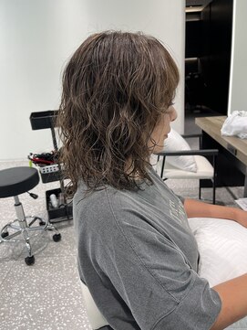 サヴォア(Savoir) ウルフパーマにハイライトを。