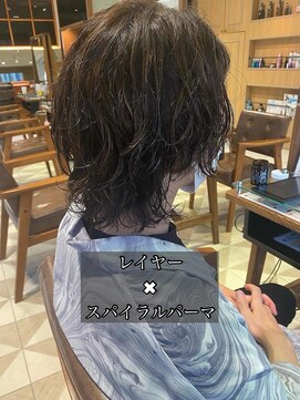 リボーン ビューティー リゾート 松戸店(re-born Beauty Resort) 刈り上げセンターパートブルーブラックフェザーパーマ