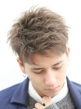 テン 心斎橋(tenn.) ツーブロックマッシュショートレイヤースパイキーショートヘア