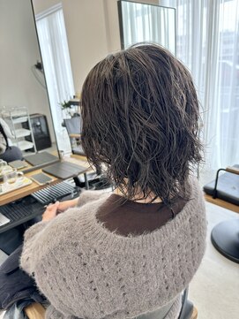 テラス トヨタ(Telasu Toyota) 朝楽5分セットのウルフレイヤーにクセ毛風ゆるパーマ