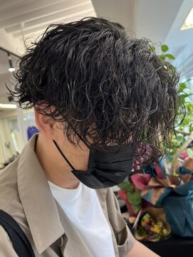 ウェイビーエフティフィフス 横浜西口(WAVEY ft.fifth) 波巻きスパイラルパーマセンターパート波巻きパーマツーブロック