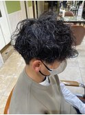 メンズ波巻きパーマ　ツーブロックマッシュ