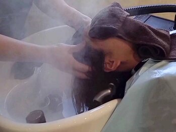 クッチー(Kucchii)の写真/アロマの香りに包まれながら、頭皮をケアすることで、心身ともにリラックスできる極上のひと時を♪