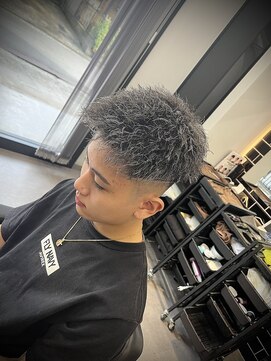 メンズ ラピス 横浜店(Men’sLapis) 細め多めホワイトメッシュとツイストパーマ