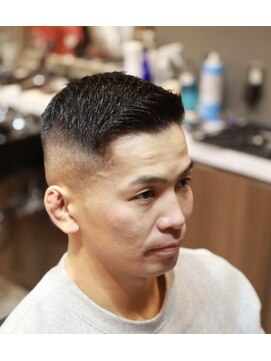 リルホビーズメンズグルーミング(Lil Hobbys Men's Grooming) メンズ短髪フェードスタイル