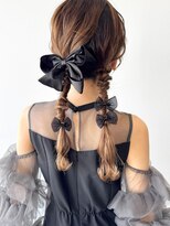 アンド(and.)&nbsp;シックで可愛いツインアレンジ