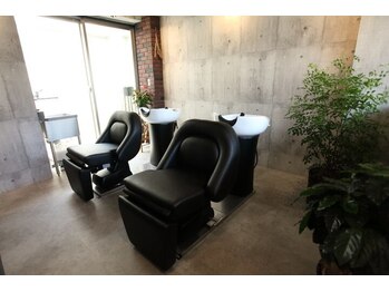 ロコヘアー(LOCO HAIR)の写真/【脱白髪染ハイライト】【明るい白髪染】白髪をどうしていきたいかで今後のメニュー提案をさせて頂きます！