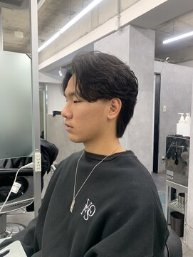 クロムトウキョウ ザ バーバー ネオン 新宿店(CHROM TOKYO the Barber ne/on) センターパート