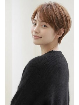 レウナ 外苑前(Reuna) 大人可愛いショート　ショートボブ　ハイライト　ベリーショート