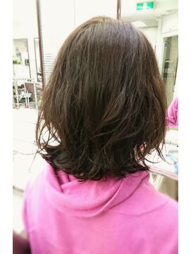 ピンナップガール pinup girl ルーズウェーブ×重めBOBでヌーディーな色気をプラス♪