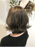 カーキベージュ