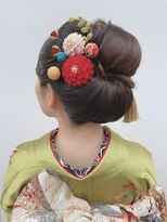 アミカ(Amica)&nbsp;着物似合う編み込みシニョンアレンジ/家族写真/前撮り撮影