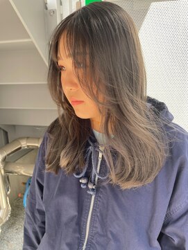 スリー(three) オリーブグレージュ