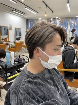 ルチナ 秦野(Lucina) メンズカット/レディース風/アースカラー/センターパート/韓国