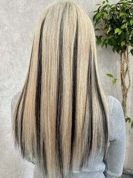 ロウル 渋谷(LOWRL) ホワイトブロンド×ブラックローライト/ケアブリーチカラー