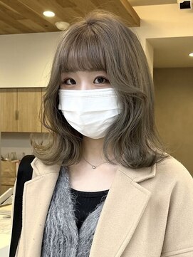 アム(am) グレージュ切りっぱなしボブ前髪ありミニボブミルクティベージュ