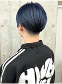 刈り上げセンターパート ブリーチあり ブルーブラック モテ髪