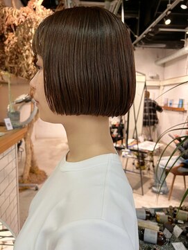 ヤーン(YARN) ぱつっとボブ×ブリーチなしグレージュ