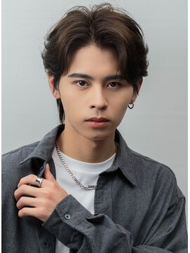 Men’s hair MUNi 恵比寿［メンズ/MENS/メンズカット/メンズパーマ] センターパートフェザーパーマアップバング