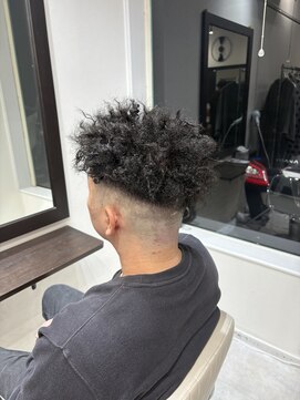 スパイキーアフロ　スキンフェード　メンズ
