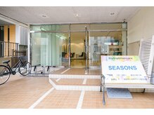 シーズンズ(SEASONS)の雰囲気(西新井駅東口より徒歩7分◎ 自転車置き場、駐車場2台あり)