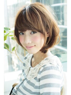 アフロート ギンザ(AFLOAT GINZA) ３０代４０代におすすめ！ひし形カットの小顔ショート