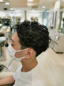 クオーター(QUARTER) ツーブロック大人カールスタイル