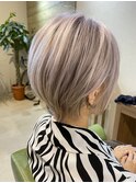 ホワイトベージュ×ショートボブ