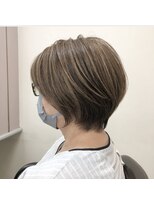 テルミークリニカルデザイン 北千里 ショートハイライト立体ショート骨格補正カットショートボブ