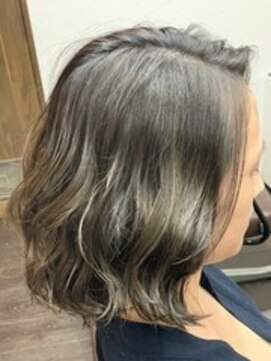 エーメイド(A made) 外国人風ボブ ハイライトグラデーション グレージュ 外ハネ