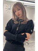 海外レイヤーカットとグレージュカラー