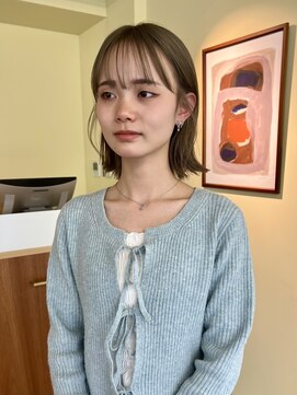 ロジェ(loje) 外ハネスタイル/ボブヘア/オリーブカラー/ミニウルフ