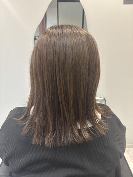 しっかりした髪の毛の方でも柔らかく見えるカラー