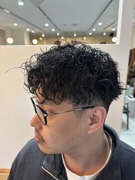 アンド グラフ(& Graph.) ツイストパーマツーブロックショートレイヤーメンズ