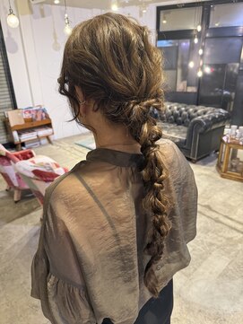 フルアヘッド(FULL A HEAD) 編み下ろしヘアアレンジ